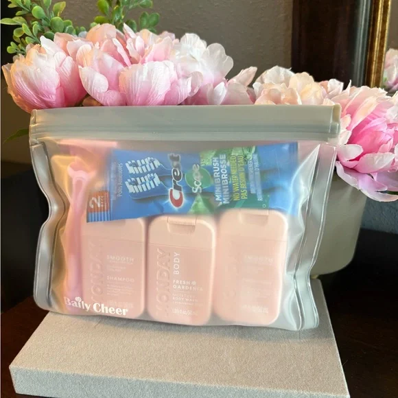 Monday Mini Shampoo + Conditioner + Body Wash Gift Set - Picture 6 of 7